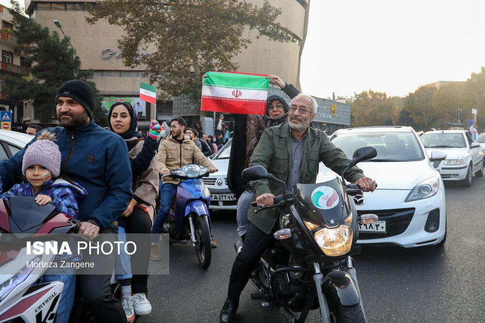 تصاویر: شادی مردم تهران پس از پیروزی ایران مقابل ولز
