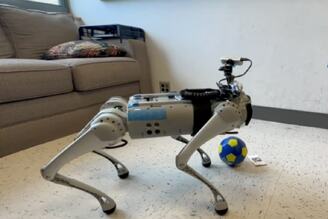 ویدیو / سگ رباتیکی که از پاهای خود برای ایستادن و تعامل با اجسام استفاده می‌کند
