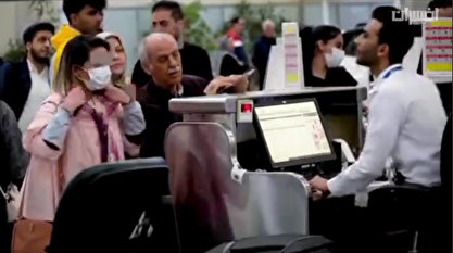 ویدیو/ مسئولان فرودگاه شیراز به خانم‌های بدون حجاب: اگر می‌خواهید سوار هواپیما شوید روسری‌تان را بپوشید