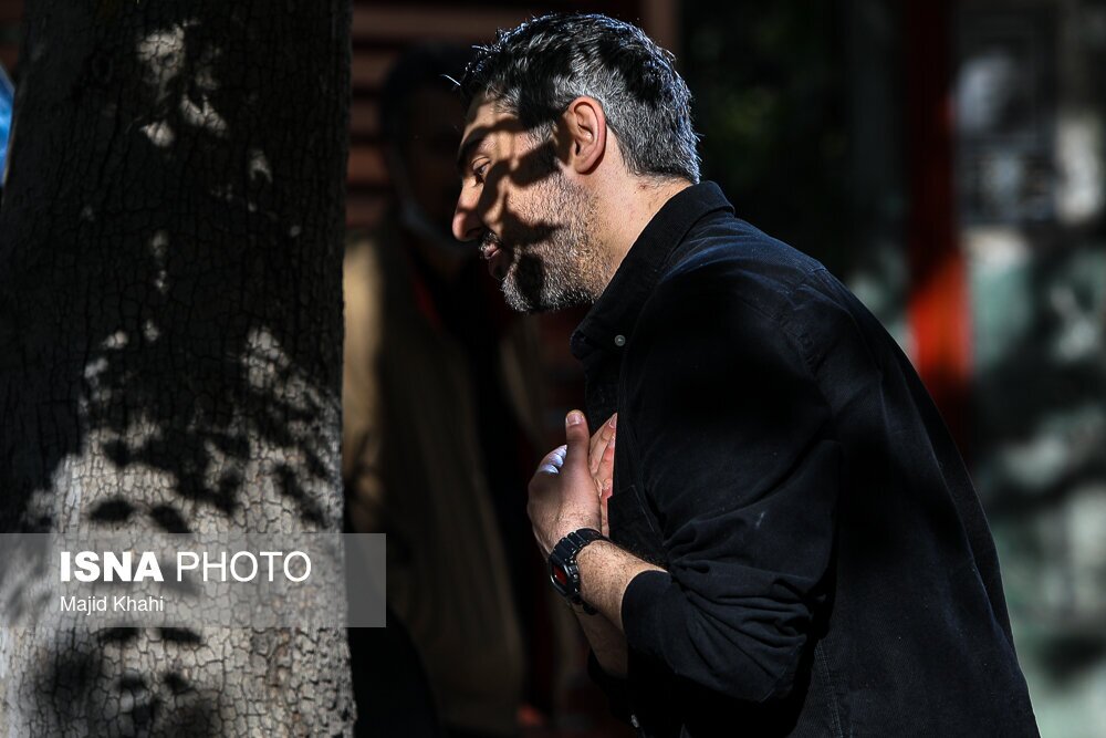 تصاویر: حضور اهالی سینما مقابل خانه کیومرث پوراحمد