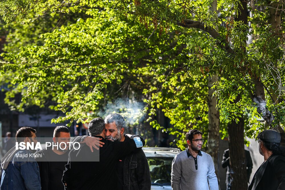 تصاویر: حضور اهالی سینما مقابل خانه کیومرث پوراحمد