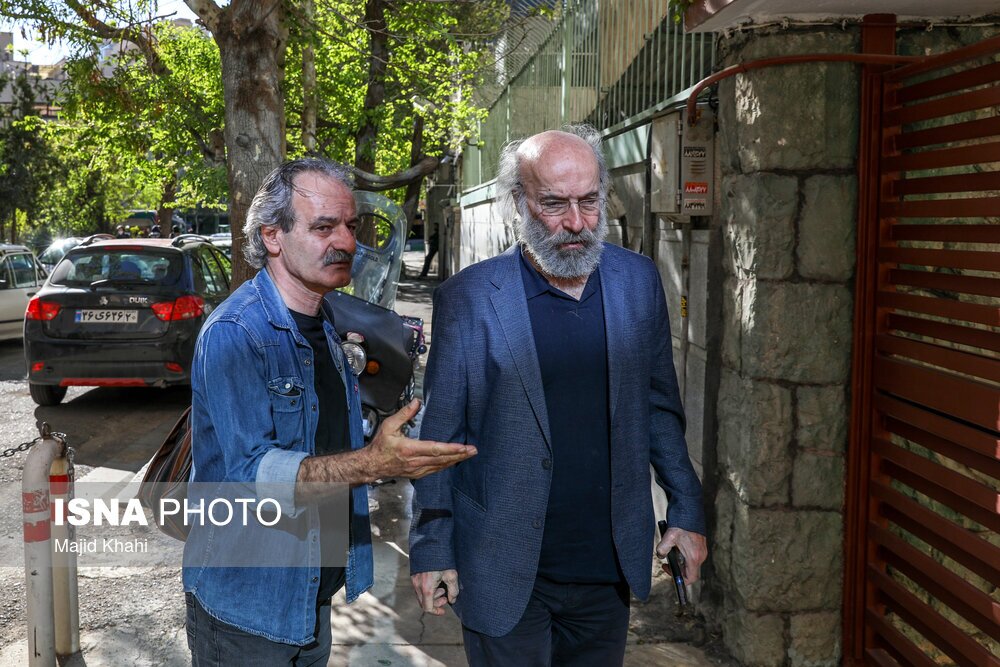 تصاویر: حضور اهالی سینما مقابل خانه کیومرث پوراحمد