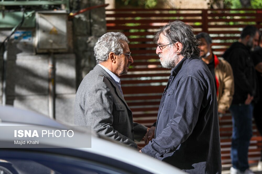 تصاویر: حضور اهالی سینما مقابل خانه کیومرث پوراحمد