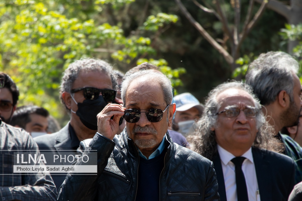 تصاویر: مراسم تشییع و تدفین پیکر زنده یاد کیومرث پوراحمد