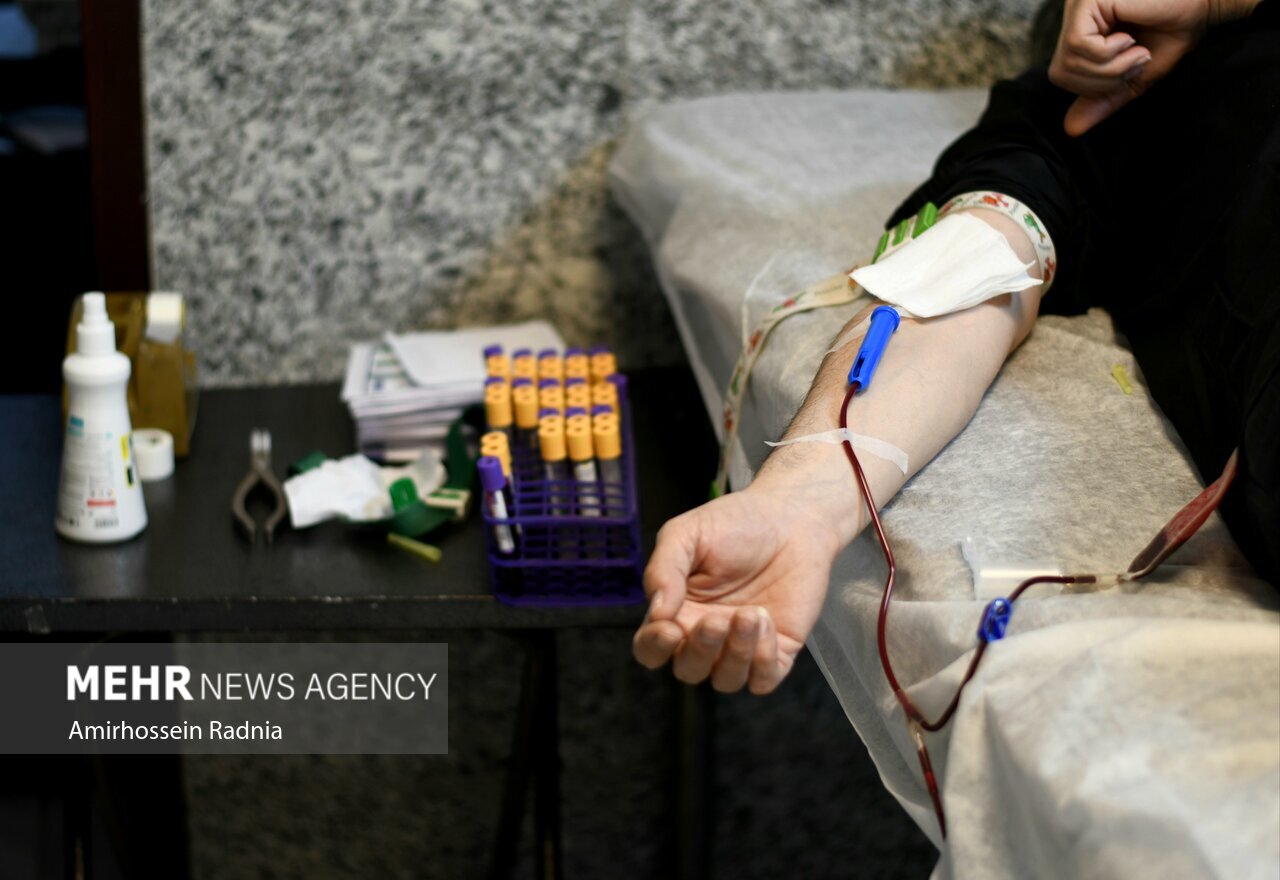 تصاویر:  اهدای خون در شب ۲۱ ماه مبارک رمضان