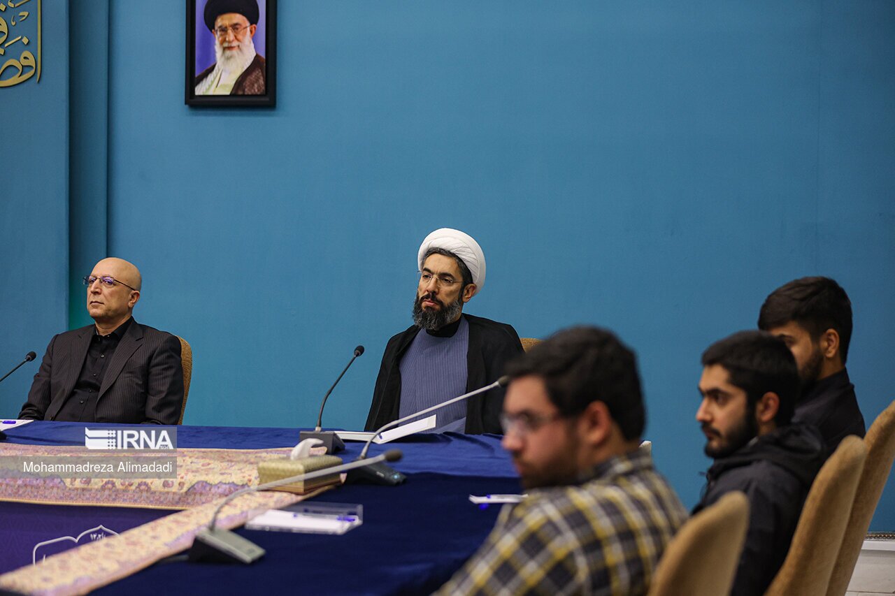 تصاویر: نشست تشکل ها و فعالان دانشجویی با رییس جمهور