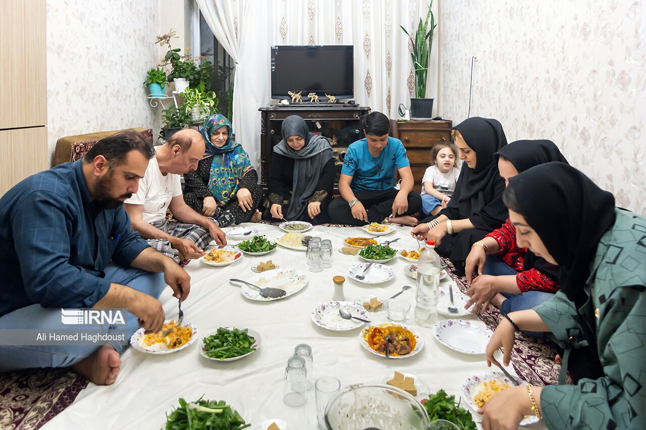 تصاویر: سفره‌های سنتی افطار