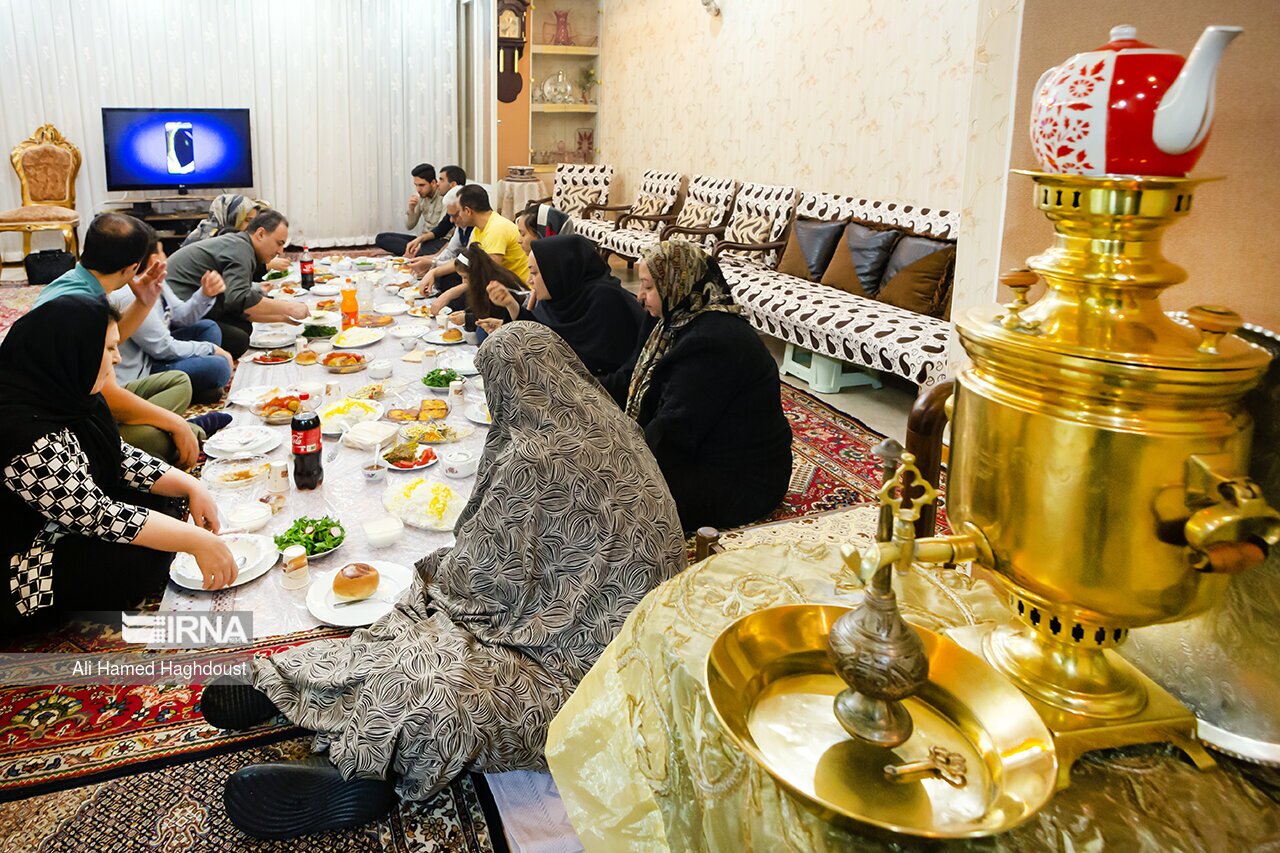 تصاویر: سفره‌های سنتی افطار