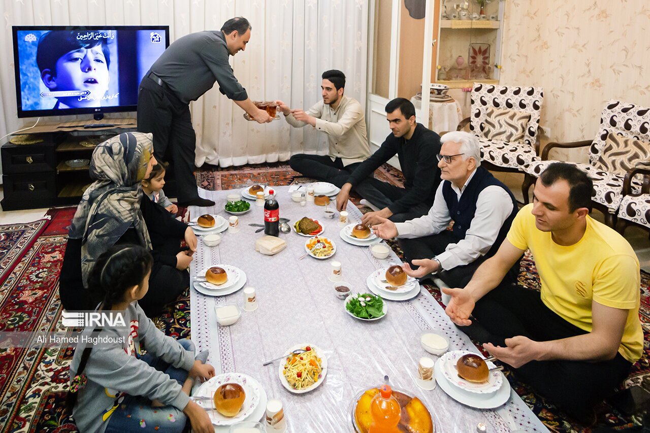 تصاویر: سفره‌های سنتی افطار