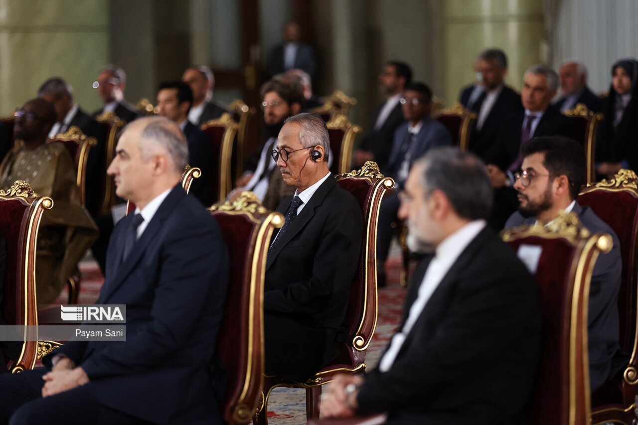 تصاویر: دیدار سفرا و کارداران کشورهای اسلامی با رئیسی