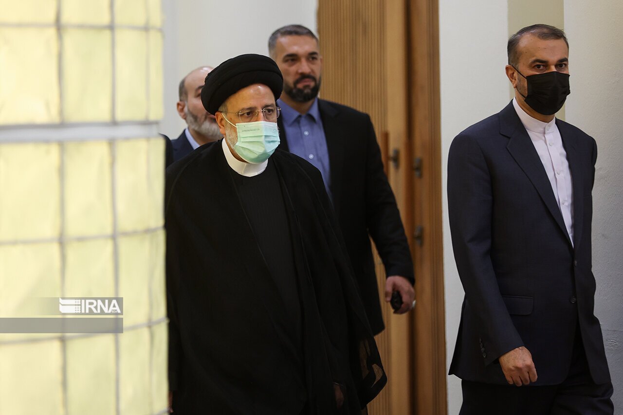 تصاویر: دیدار سفرا و کارداران کشورهای اسلامی با رئیسی