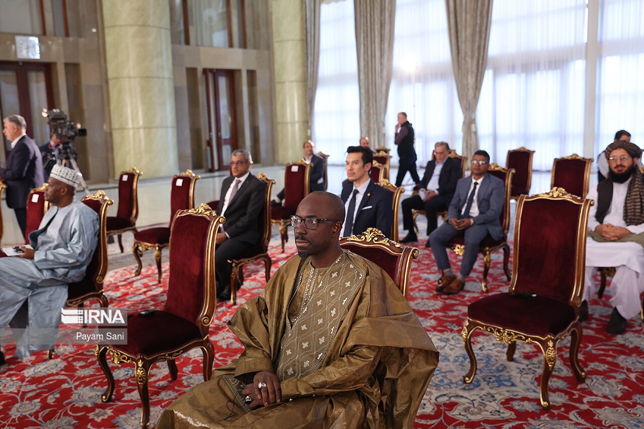 تصاویر: دیدار سفرا و کارداران کشورهای اسلامی با رئیسی