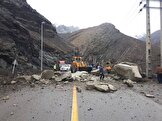 پلیس راه: در ۲ نقطه از جاده چالوس در محدوده‌های دیزین و پیج سرهنگ، کوه ریزش کرده