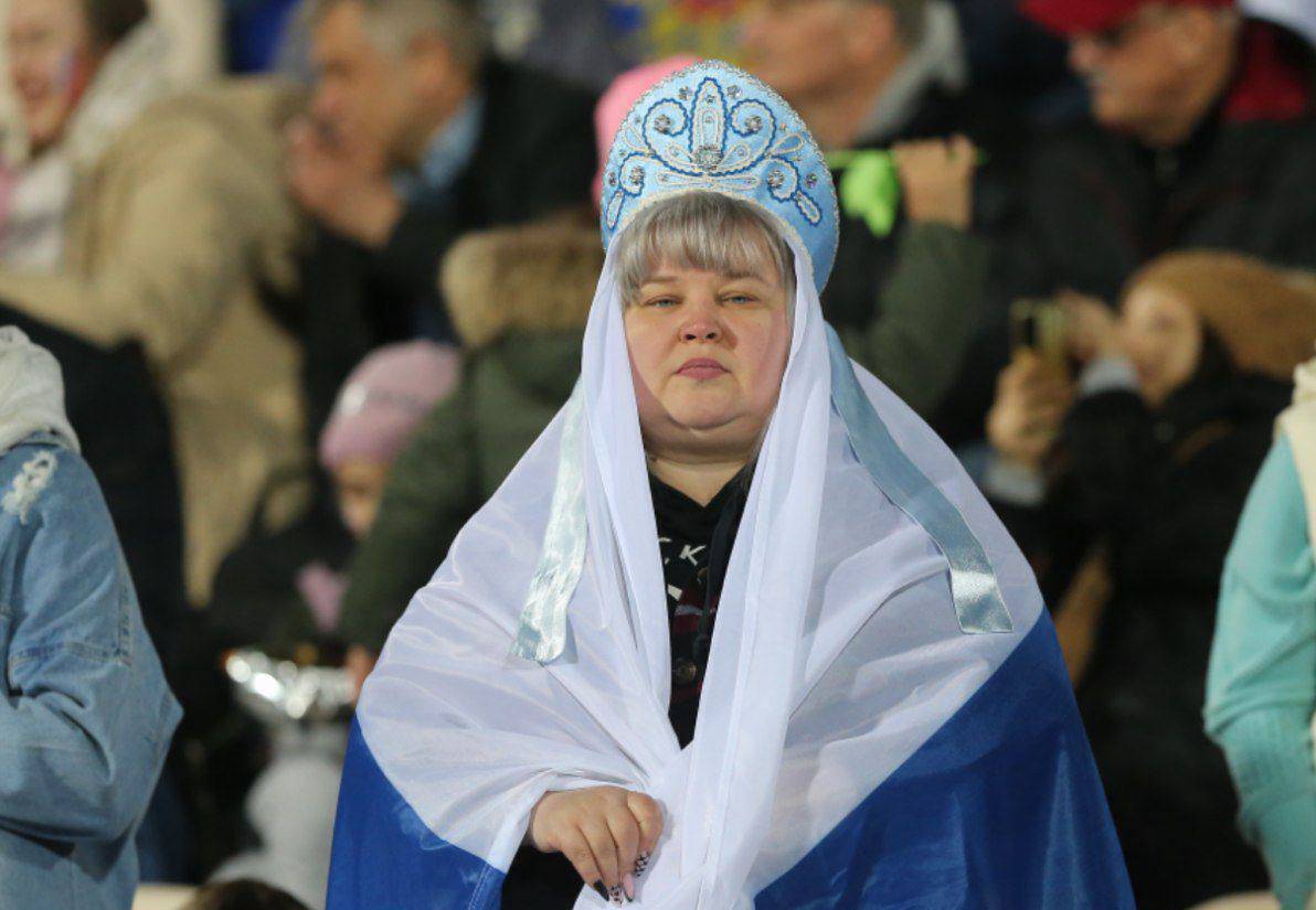 عکس / خاص‌ترین هوادار زنِ روسیه در ورزشگاه آزادی