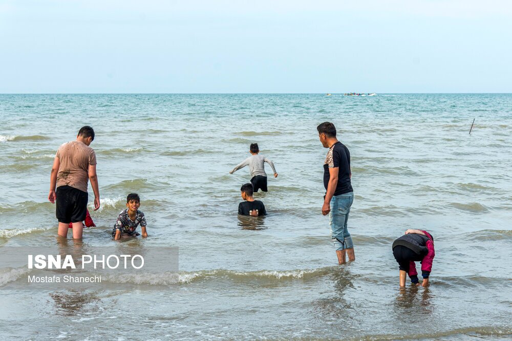 تصاویر: مسافران نوروزی ساحل فرح آباد