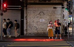 ویدیو / خلاقیت هنگ‌کنگی‌ها برای حفظ امنیت عابران پیاده گوشی به دست