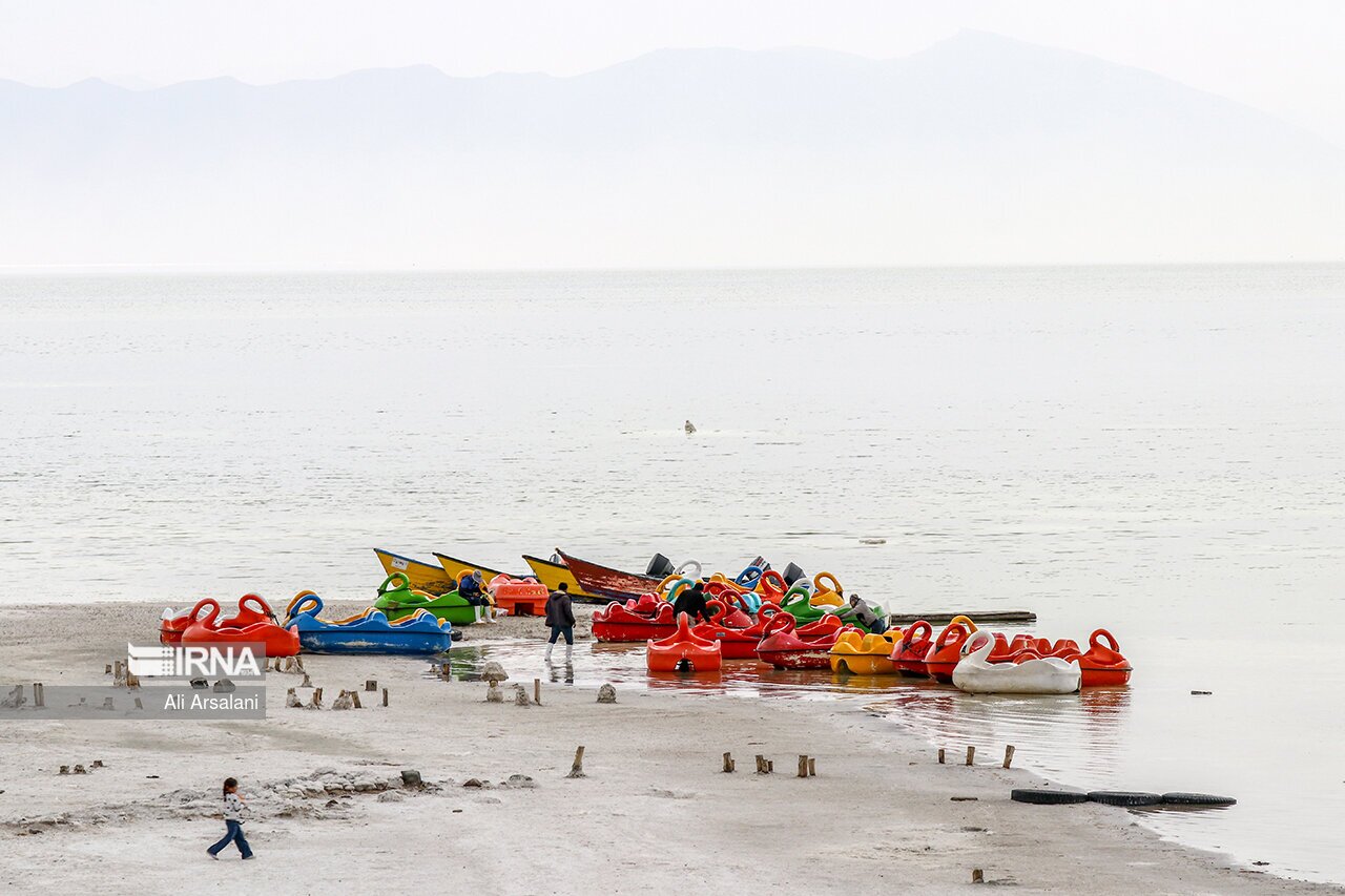 تصاویر: گردشگران نوروزی در دریاچه ارومیه