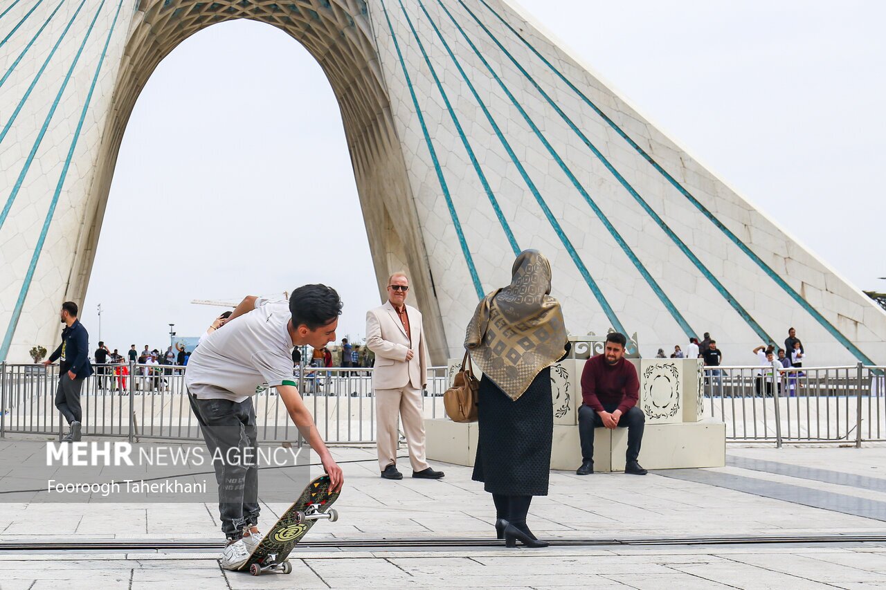تصاویر: برج آزادی تهران در نوروز