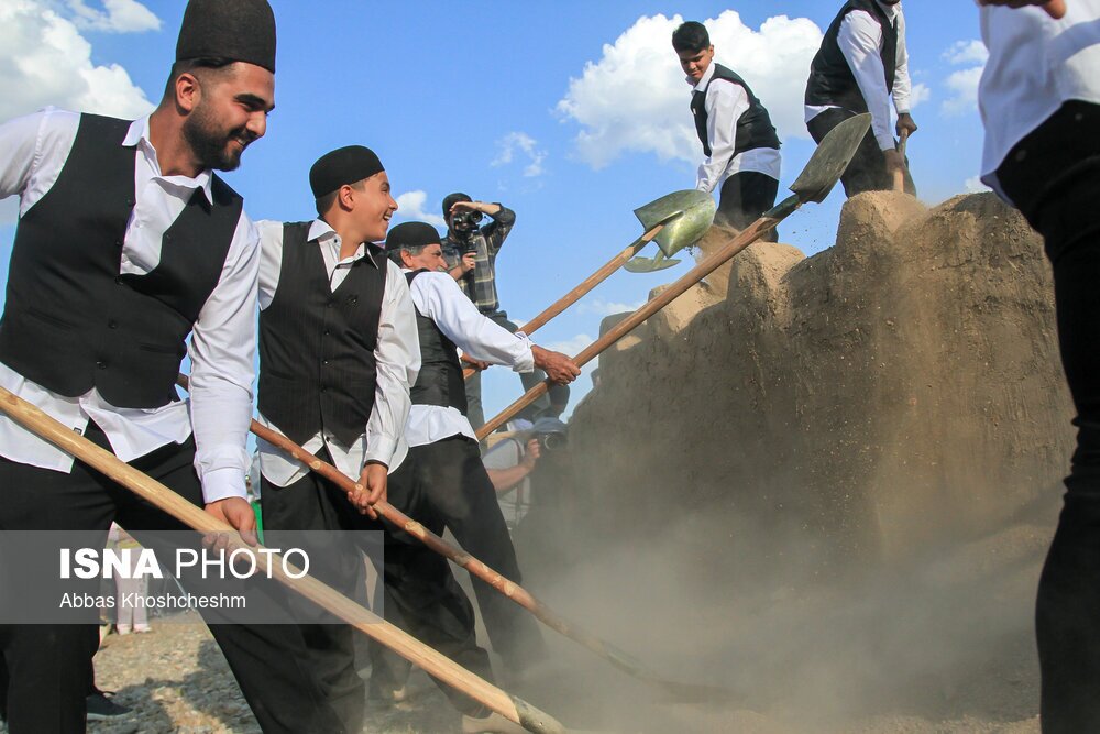 تصاویر: آیین سنتی بیل‌گردانی - نیم‌ور محلات