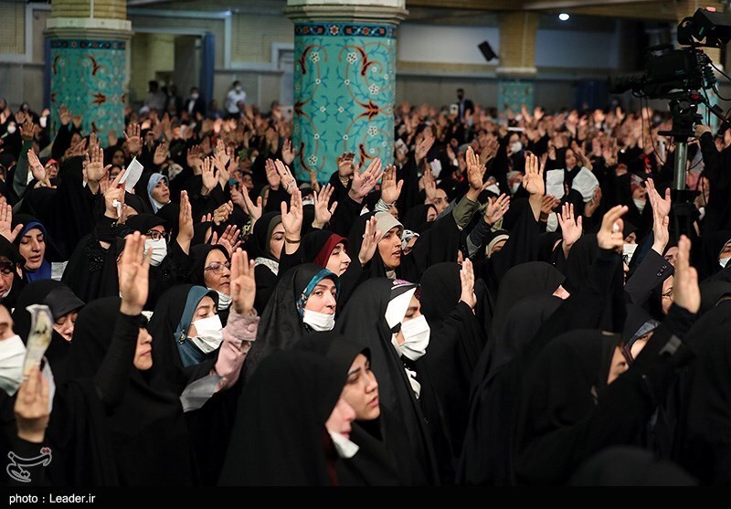 تصاویر: دیدار جمعی از معلمان و فرهنگیان سراسر کشور با مقام معظم رهبری