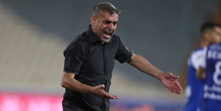 ویسی پاسخ سرمربی استقلال را داد: ساپینتو را در خیابان می‌دیدم فکر می‌کردم دیوانه است / ۴ تا تماشاگر نامش را فریاد زدند و دیوانه شده است؛ البته دیوانه هم بود / دربی را باخت، تیمی که بدون شکست قهرمان شد را دارد نابود می‌کند؛ حرف مفت هم می‌زند