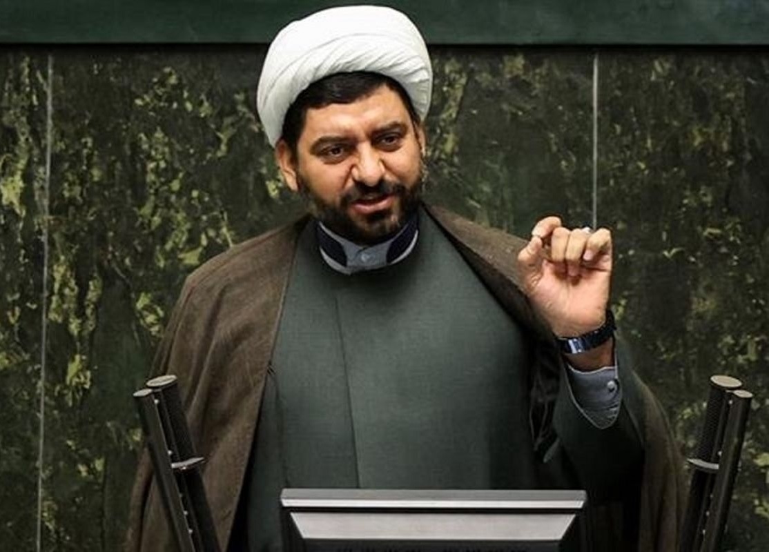 آزادی خواه، نماینده مجلس درباره ماجرای خودرو‌های شاسی بلند: شفافیت محدود کارایی ندارد؛ اعلام کنند که نهاد‌های دولتی هم خودروی خارج از نوبت تحویل گرفته اند یا خیر؟ / بازرس ویژه رئیس جمهور، ذهن‌ها را علیه نمایندگان مشوش کرده / به جای مصاحبه و تشویش افکار مردم، ارائه کند / برای احیای حیثیت خودش می‌گویم که فهرست را ارائه کند و بگوید دریافت خودرو در قبال پس گرفتن امضا بوده یا خیر؟