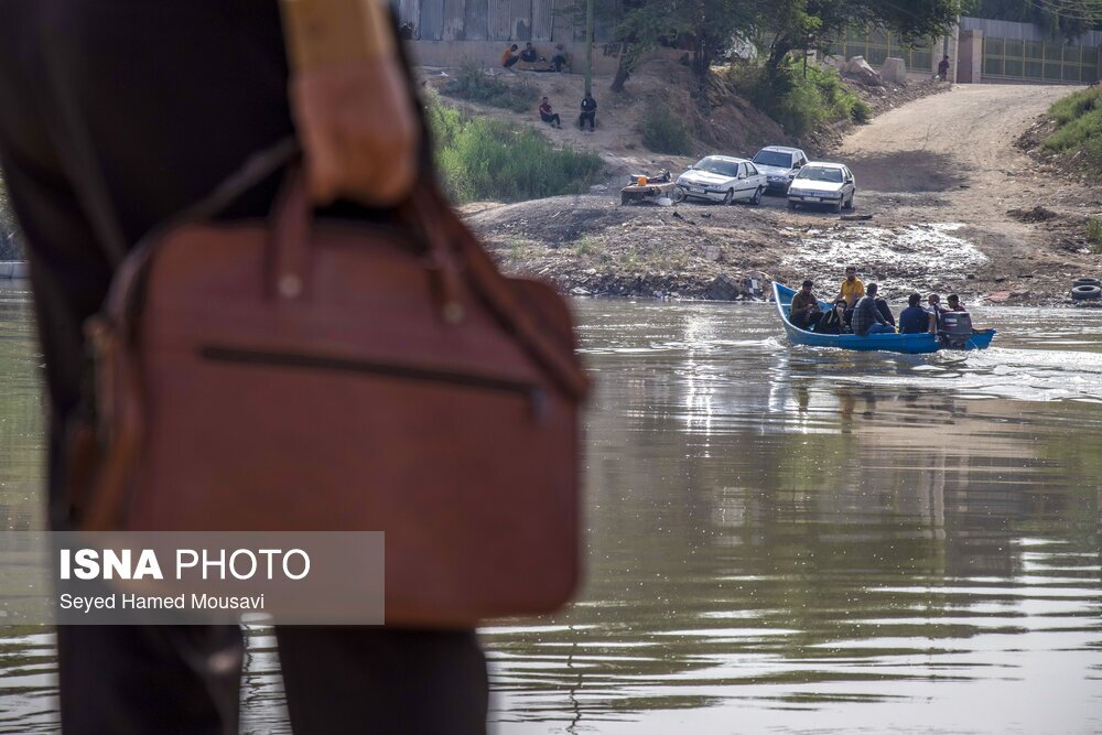 تصاویر: گذر سخت از رودخانه
