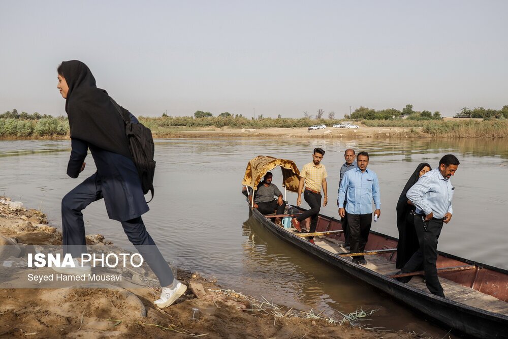 تصاویر: گذر سخت از رودخانه