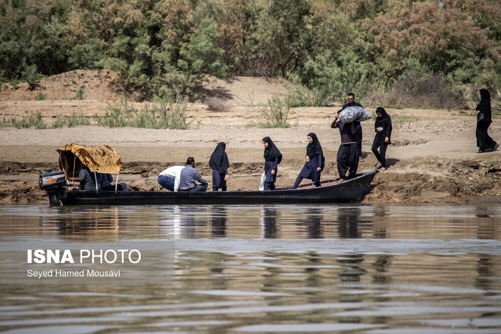 تصاویر: گذر سخت از رودخانه