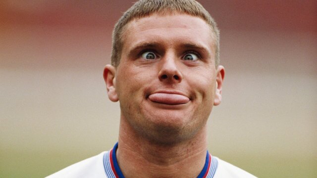 هفت فوتبالیستی که تمام ثروتشان را به باد دادند هفت فوتبالیستی که تمام ثروتشان را به باد دادند