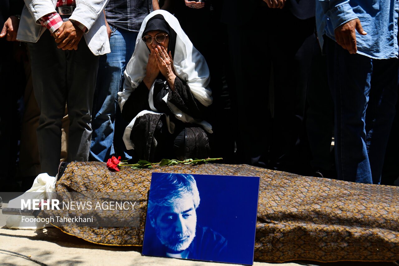 تصاویر: مراسم خاکسپاری حسین زمان