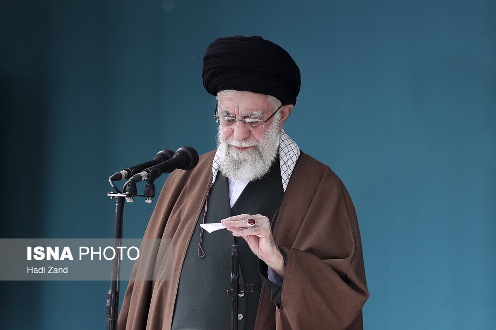 تصاویر: اقامه نماز عید فطر به امامت مقام معظم رهبری