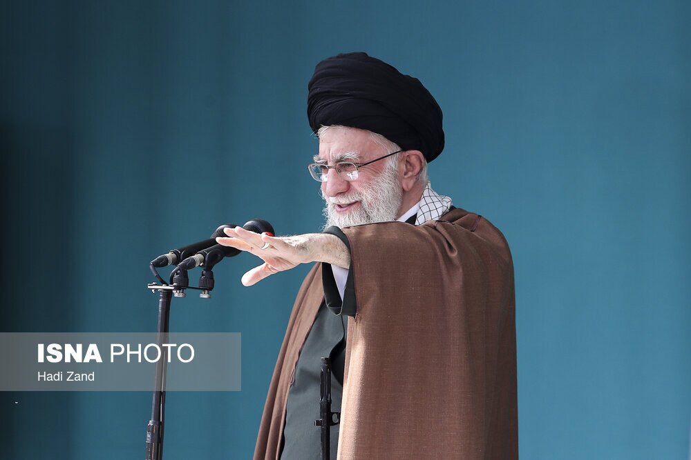 تصاویر: اقامه نماز عید فطر به امامت مقام معظم رهبری