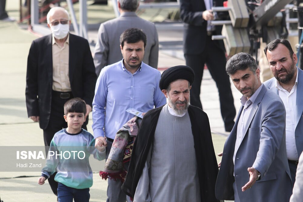 تصاویر: اقامه نماز عید فطر به امامت مقام معظم رهبری