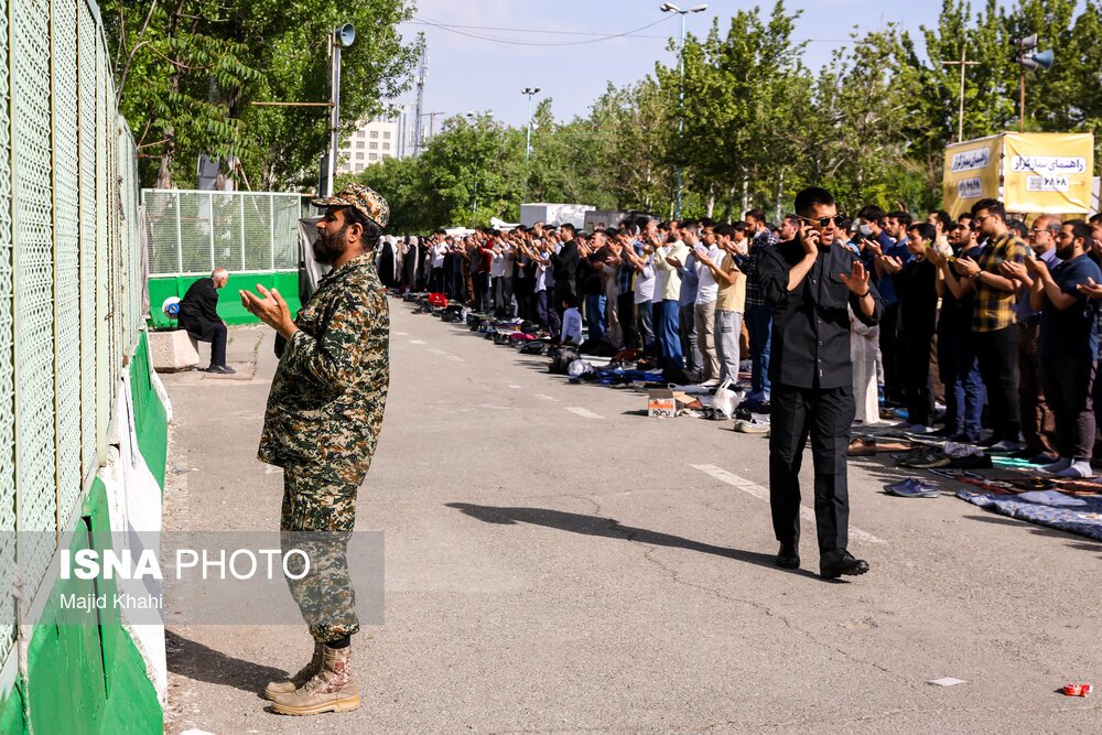 تصاویر: اقامه نماز عید فطر به امامت مقام معظم رهبری