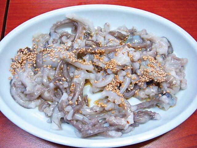 عجیب‌ترین غذاهایی که زنده زنده سرو می‌شوند