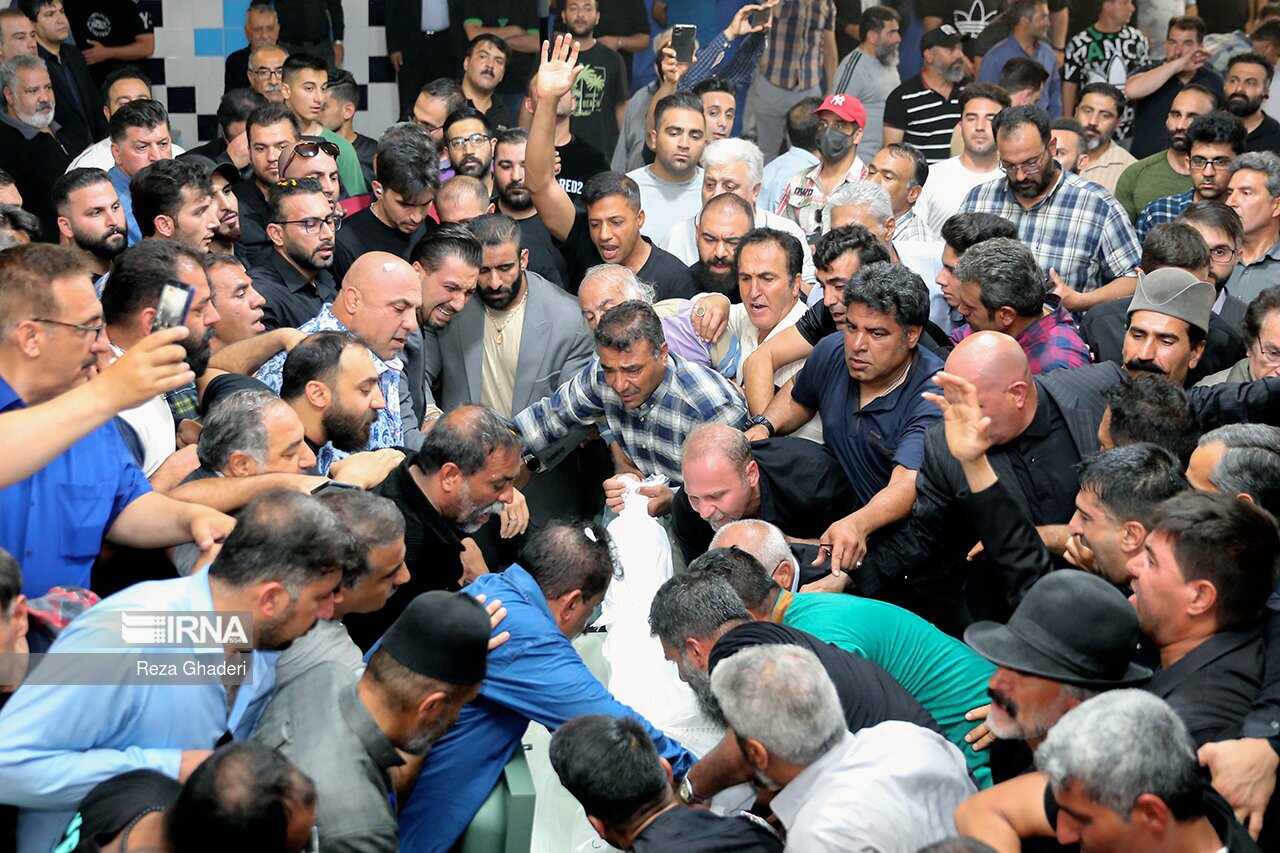 تصاویر: تشییع پیکر پهلوان «خلیل عقاب»