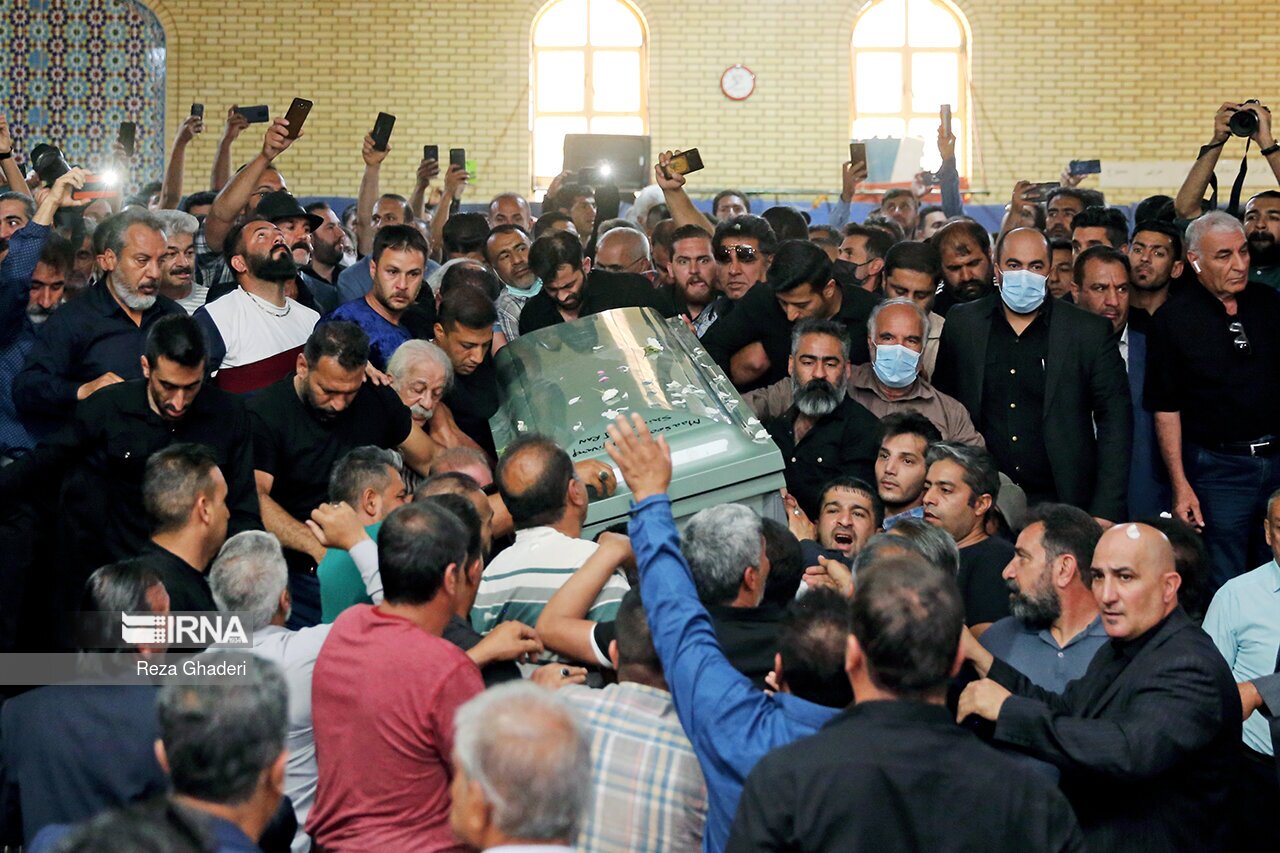 تصاویر: تشییع پیکر پهلوان «خلیل عقاب»