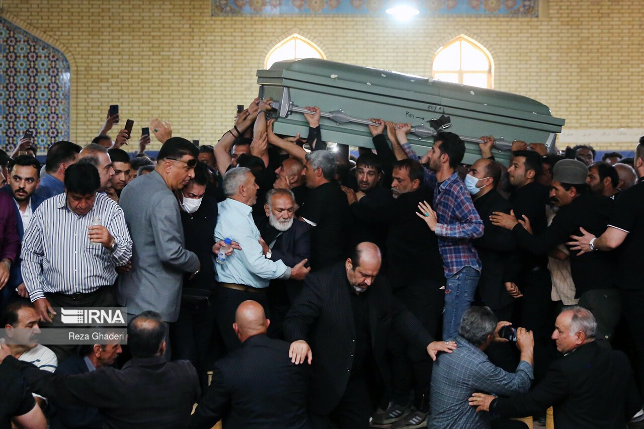 تصاویر: تشییع پیکر پهلوان «خلیل عقاب»