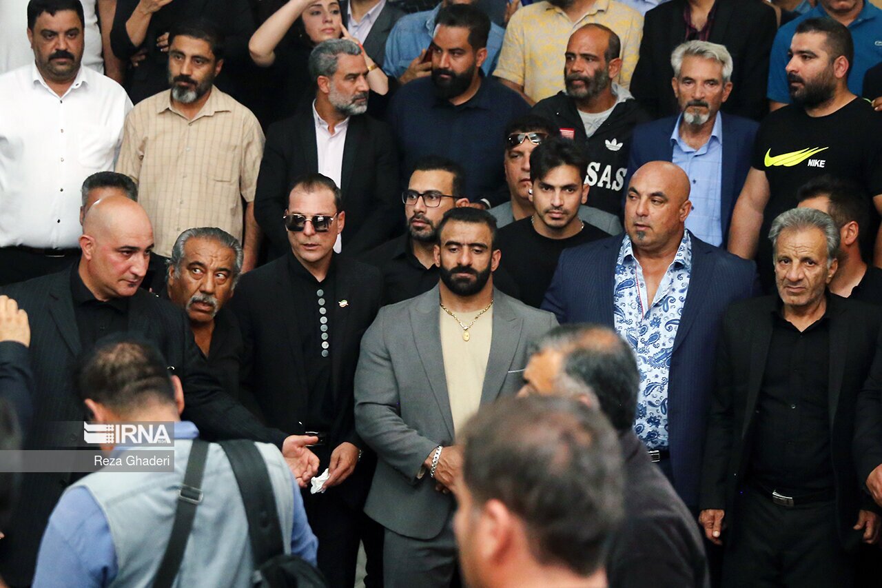 تصاویر: تشییع پیکر پهلوان «خلیل عقاب»