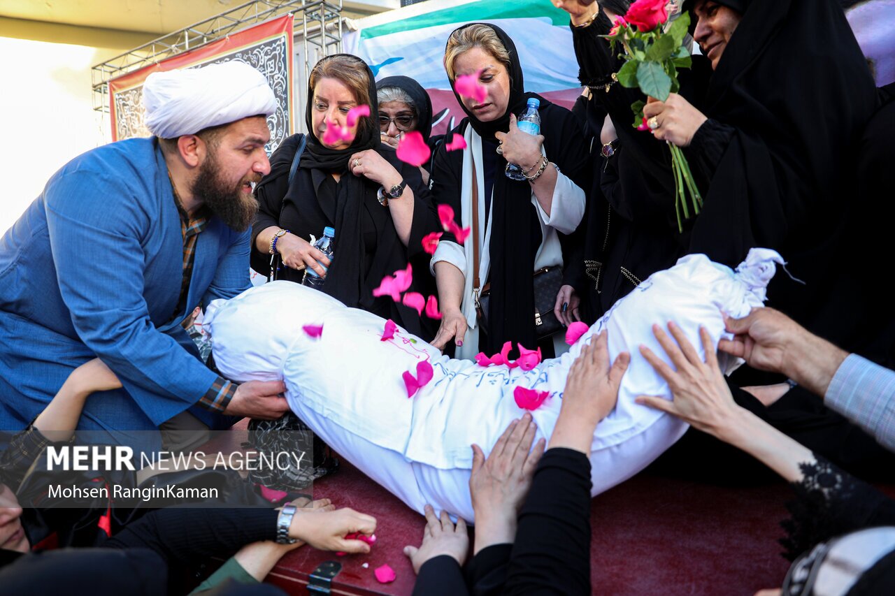 تصاویر: وداع با پیکر شهید جانی بت اوشانا
