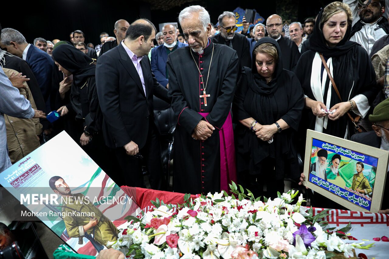 تصاویر: وداع با پیکر شهید جانی بت اوشانا