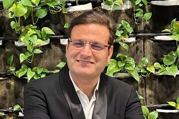 عبدالله مومنی فعال سیاسی بازداشت شد