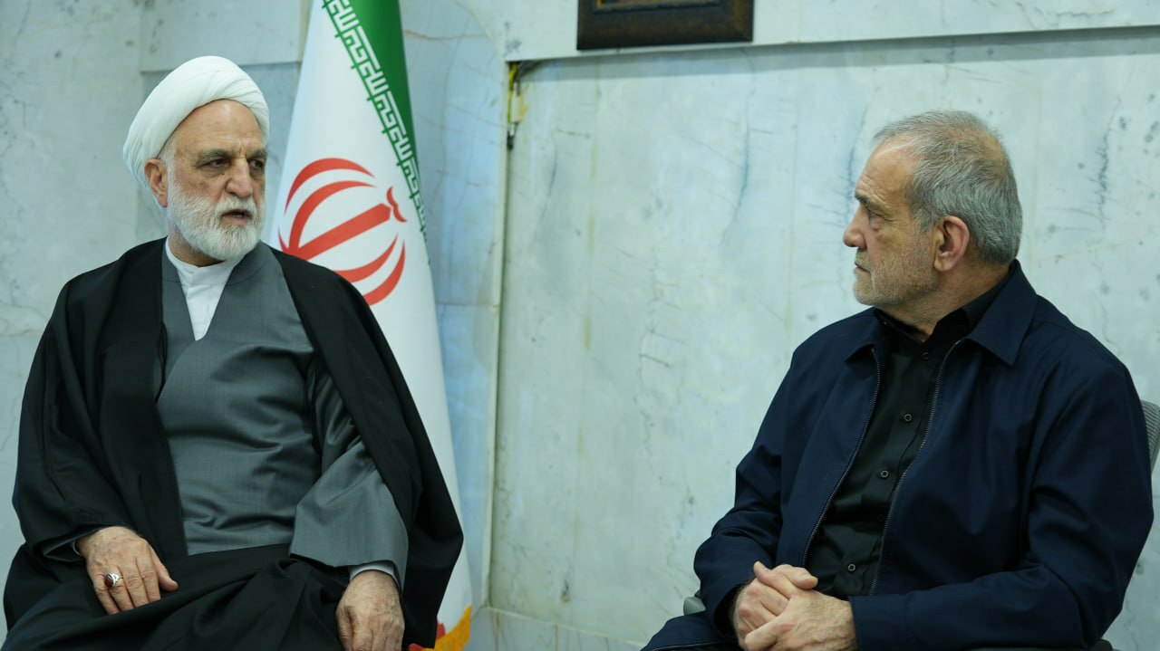 دومین جلسه شورای موقت رهبری با حضور پزشکیان، اژه‌ای و اعرافی برگزار شد / ادعای ترامپ: جنگ ممکن است یک ماه ادامه داشته باشد/ شهادت ۷ فرمانده نیرو‌های مسلح / ادعای آسوشیتدپرس: فرد مسلحی که پیراهنی با پرچم ایران بر تن داشت، دو نفر را کشته و ۱۴ نفر را در تگزاس آمریکا زخمی کرد/ مهر: حمله موشکی ایران به اربیل/ میزان: حمله به ساختمان فرماندهی انتظامی ری/ امارات سفارت خود در ایران را بست