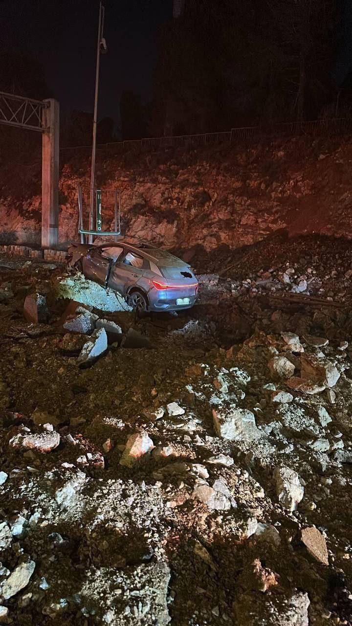 دومین جلسه شورای موقت رهبری با حضور پزشکیان، اژه‌ای و اعرافی برگزار شد / ادعای ترامپ: جنگ ممکن است ۴ هفته یا کمتر ادامه داشته باشد / شهادت ۷ فرمانده نیرو‌های مسلح / ادعای آسوشیتدپرس: فرد مسلحی که پیراهنی با پرچم ایران بر تن داشت، دو نفر را کشته و ۱۴ نفر را در تگزاس آمریکا زخمی کرد/ مهر: حمله موشکی ایران به اربیل/ میزان: حمله به ساختمان فرماندهی انتظامی ری/ امارات سفارت خود در ایران را بست