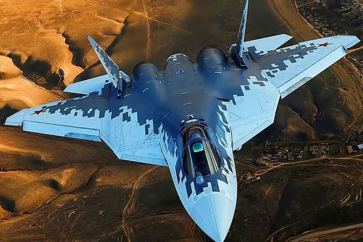 پیشنهاد روسیه به هند؛ تولید بومی جنگنده رادارگریز Su-۵۷E همراه با انتقال کامل فناوری یا تحویل مستقیم جنگنده‌های Su-۳۵M در قالب مناقصه MRFA برای خرید ۱۱۷ فروند هواپیمای جنگنده / شرکت روستک می‌گوید هند می‌تواند طی دو تا سه سال آینده دو اسکادران کامل (۳۶ تا ۴۰ فروند) از جنگنده Su-۳۵M را تحویل بگیرد