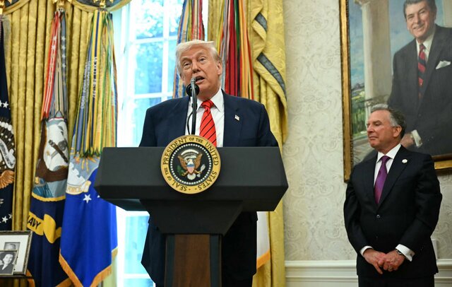 ادعای ترامپ: ما گفت‌و‌گو‌هایی با ایران برنامه‌ریزی کرده‌ایم؛ آنها خواهان مذاکره هستند / ویتکاف: این دیدار احتمالاً در هفته آینده برگزار خواهد شد / ترامپ: امیدوارم جنگ با ایران به پایان رسیده باشد / من واقعاً دوست دارم در زمان مناسب تحریم‌های ایران را بردارم/ دوست دارم ایران خودش را به‌صورت مسالمت‌آمیز بازسازی کند، نه اینکه در دنیا راه بیفتد و بگوید «مرگ بر آمریکا»