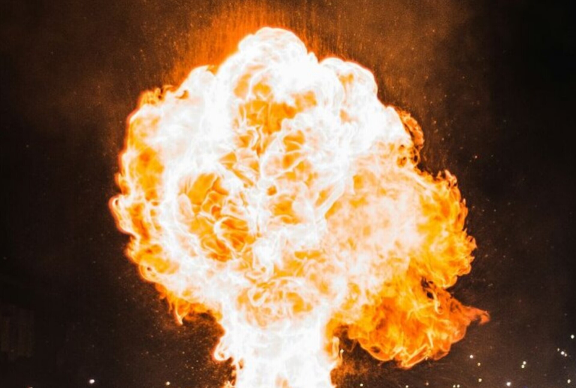 فرمانداری بروجرد: تا ساعتی دیگر، انفجار «کنترل شده» مواد منفجره تاریخ گذشته در منطقه انجام خواهد شد/ شهروندان نگران نباشند