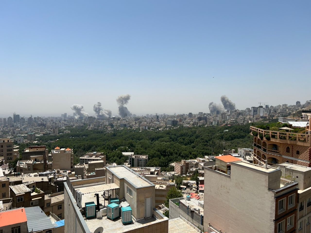 جنگ ایران و اسرائیل؛ روز یازدهم/مهر: حمله به دانشگاه شهید بهشتی/ حمله مجدد به سایت هسته‌ای فردو / المیادین: اسرائیل ساختمان شماره ۹ صدا و سیمای ایران را هدف قرار داد/دانشجو: اسرائیل ورودی زندان اوین را هدف قرار داد/ ایلنا: برق بخش‌هایی از شمال تهران قطع شد/شنیده شدن انفجار‌های مهیب در تهران/قطع برق در مناطقی از جنوب اسرائیل به دلیل اصابت موشک به یک سایت انرژی