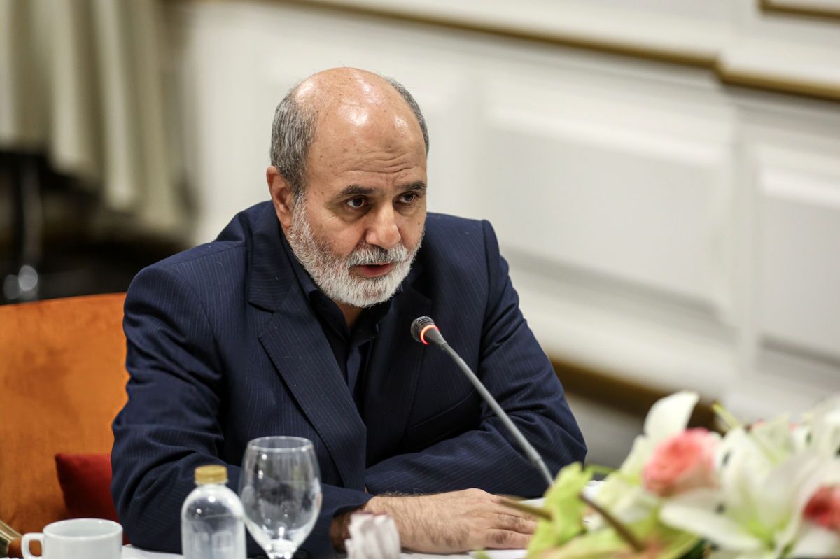 دبیر شورای عالی امنیت ملی در گفت‌و‌گو با همتای اماراتی‌اش: امنیت خلیج فارس، مستلزم مشارکت کشور‌های منطقه است / طحنون بن‌زاید آل‌نهیان: همواره از گفت‌و‌گو برای حل و فصل تمامی چالش‌ها حمایت می‌کنیم